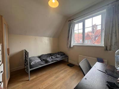  Double  Room  Available  -  W12  – &pound;800
 Main Photo