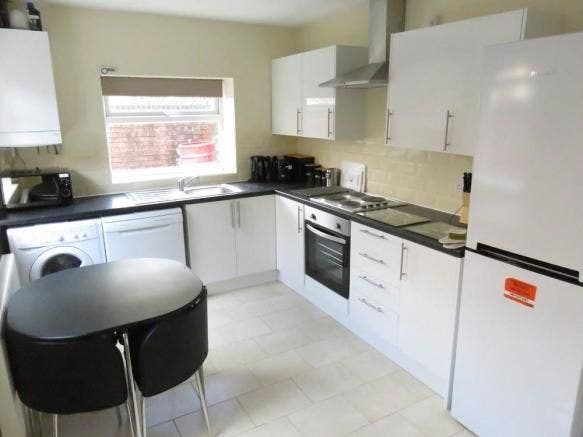Mallow Rd - 3 rooms - bills and council tax inc Main Photo