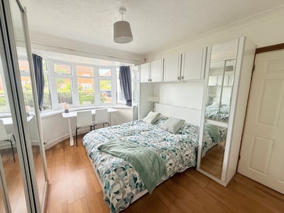 Spacious Double Room to Rent with Free Parking Main Photo