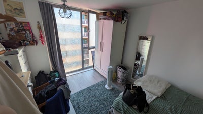Double bedroom in E1  Main Photo
