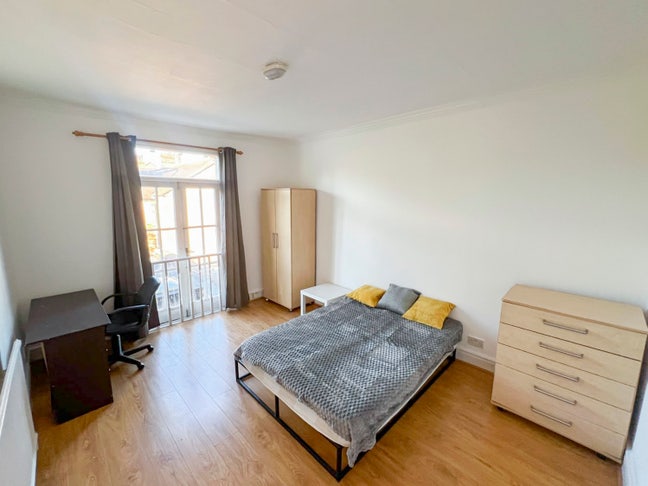 🏡 Spacious 4-Bedroom Flat - Whole Unit Main Photo