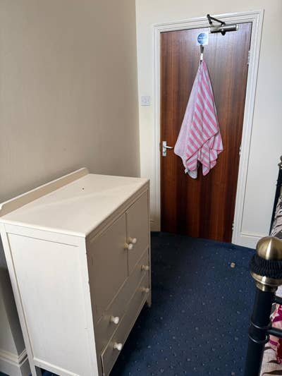 Females preferred -  Double  room  for  rent Main Photo