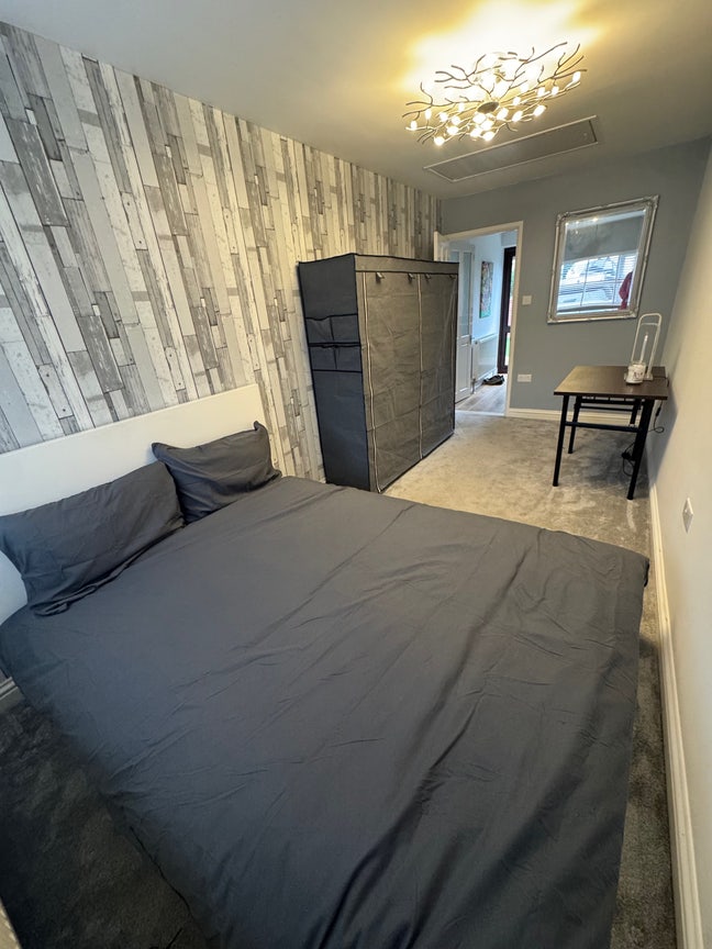 Modern double room in 4bed house  Main Photo