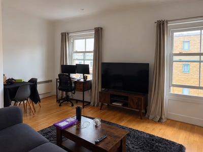 1-Bedroom Flat in Clapham SW8, Wandsworth Road  Main Photo