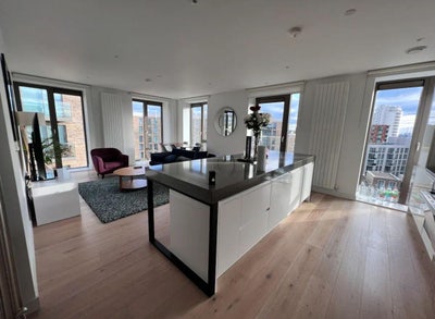 Luxury Room in Penthouse Apartment with Bathroom Main Photo