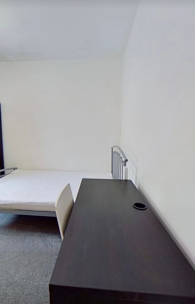Ensuite Single Bedroom  Main Photo