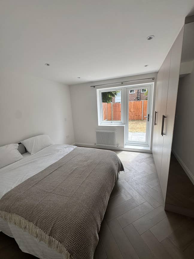 2  luxury En Suite D/B 13 minutes train- L/Bridge Main Photo