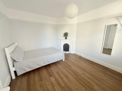 One Room Available in This Modern 8 Bedroom House  Main Photo