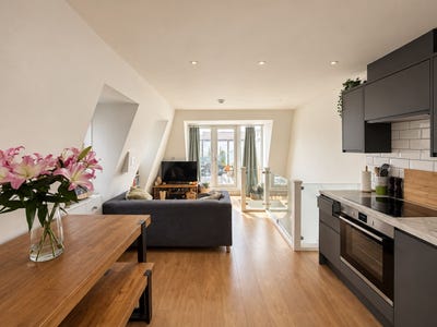 2-Bedroom Flat in Tooting Bec Main Photo