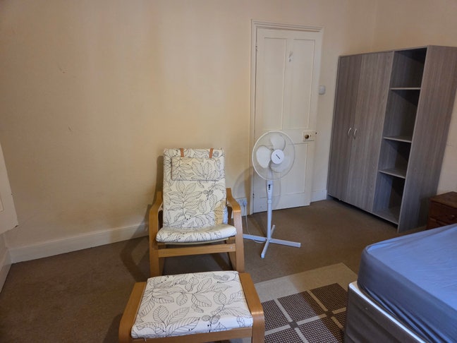 Room to rent in 2 bedroom house  Main Photo
