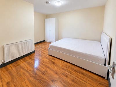 &pound;750 All Bills Inc - Double Room in Mitcham Main Photo