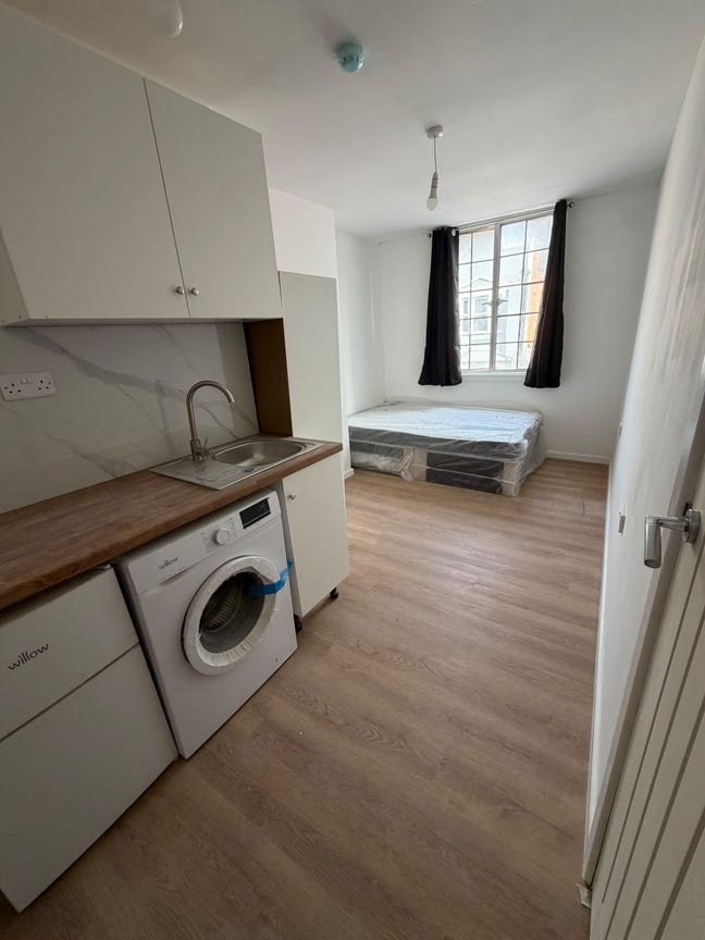Furnished Studio Flats to Rent – Croydon (CR0) Main Photo