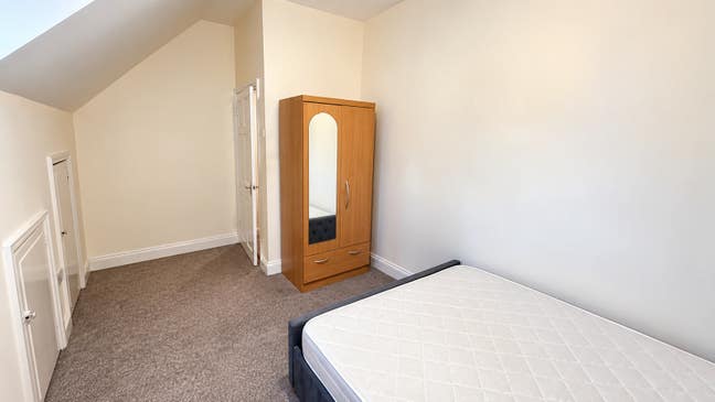Furnished 2-Bed Flat – All Bills Included Main Photo