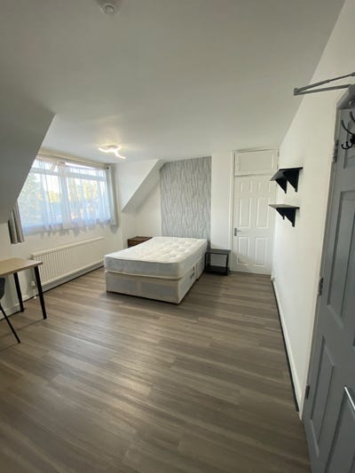 Shared House Spacious Double Room to Let N11      Main Photo
