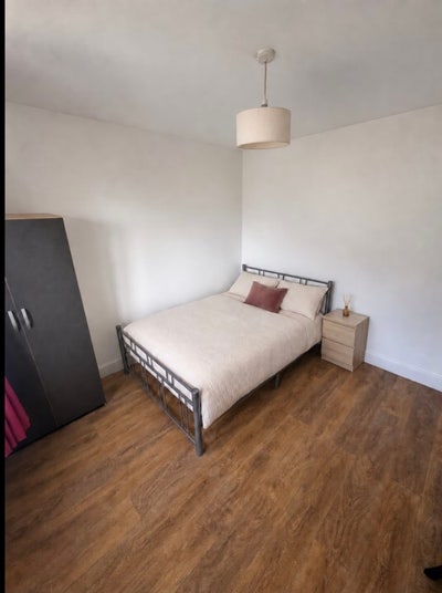 Double Balcony Room in House Share Main Photo