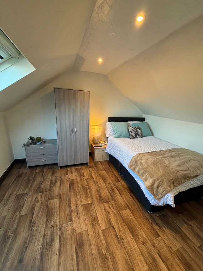 Room in shared house  Main Photo