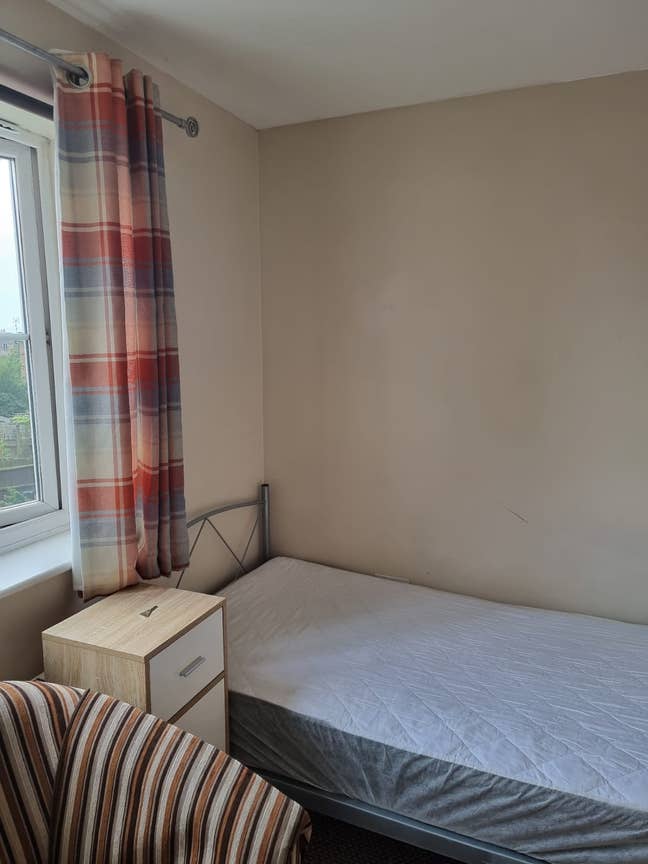 ✨ 🏡 Furnished Single Room | All Bills Included ✨ Main Photo