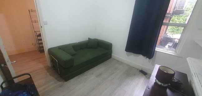 Double room - spacious, quite and bright Main Photo