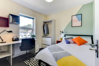 Student room available - All bills included Main Photo