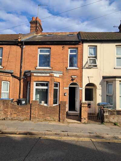 Spacious Studio Rooms – Cassio Road, Watford WD18 Main Photo