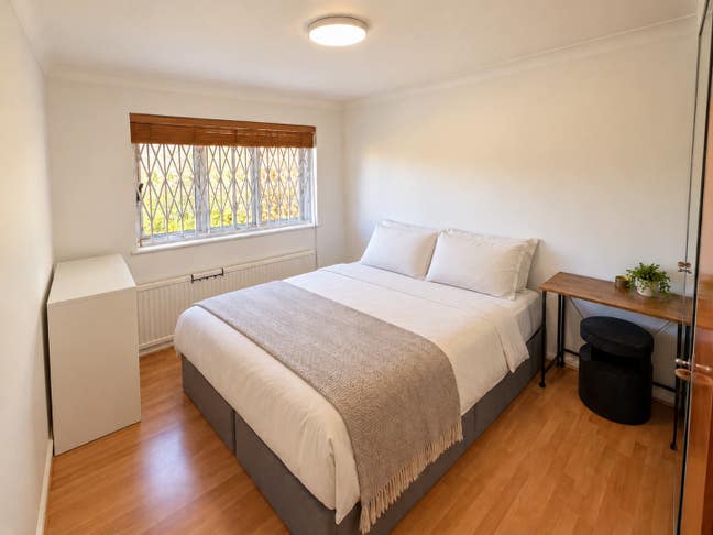 Double Room - Wembley Main Photo