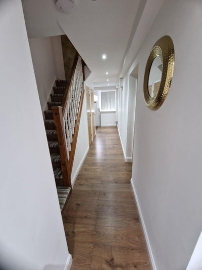 **Fully Furnished Studio Apartment – Heald Green,  Main Photo