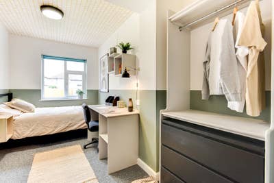 Student room available - All bills included  Main Photo