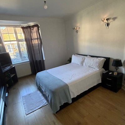 Double room available in W12 0QD Main Photo