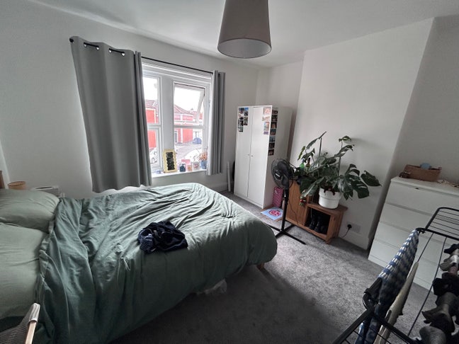 Lovely furnished double bedroom Main Photo