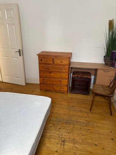 Double room in a quiet and Clean house Main Photo