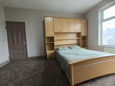 Quiet Double Room Available for Female Main Photo