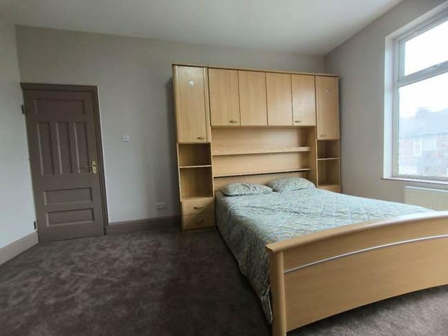 Quiet Double Room Available for Female Main Photo