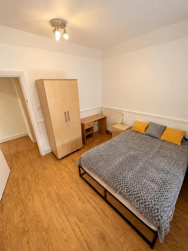 Fully Furnished Room – Bills Included Main Photo