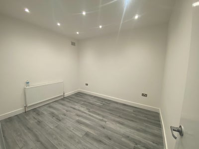 Spacious Double Room in Renovated Shared House Main Photo