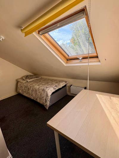 Double Room in Mixed House | Bills + Wifi Included Main Photo