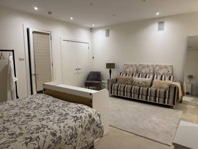 Large room with ensuite in Chiswick Main Photo