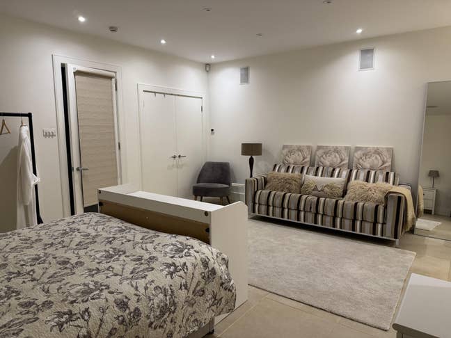 Large room with ensuite in Chiswick Main Photo