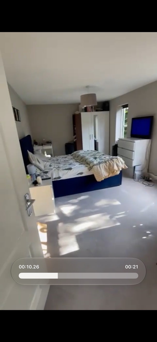 1 Room + 1 Bathroom available for a month Main Photo