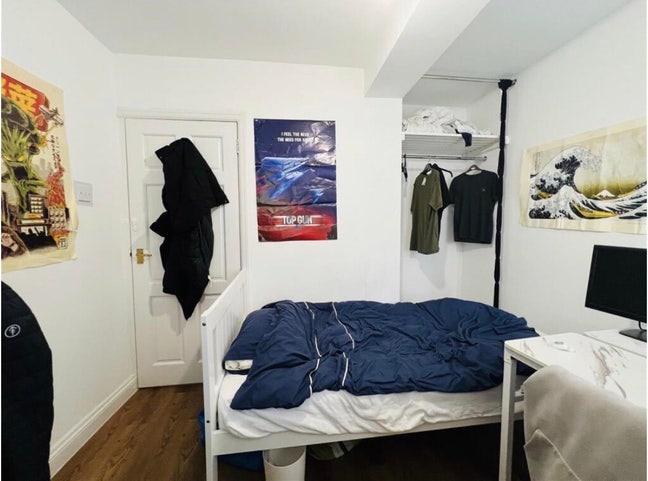 Female student room Available Bristol Main Photo