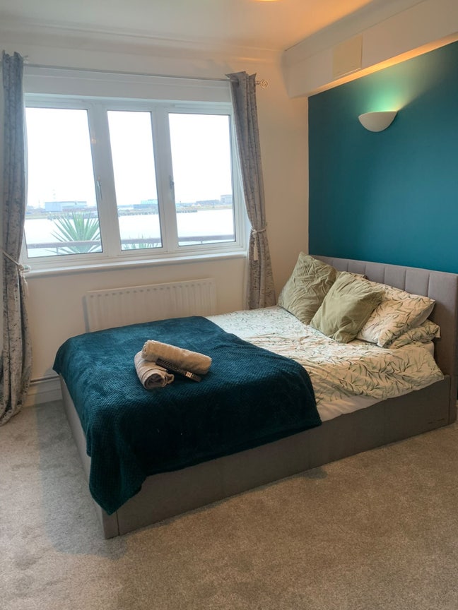Riverside Double Room Available Now Main Photo
