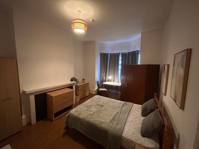 Dbl Room on Maine Road to City Centre Main Photo