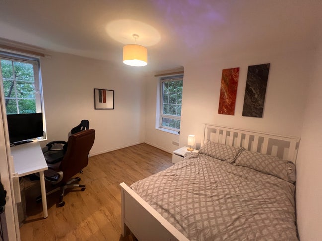 2 Rooms - staple street Main Photo