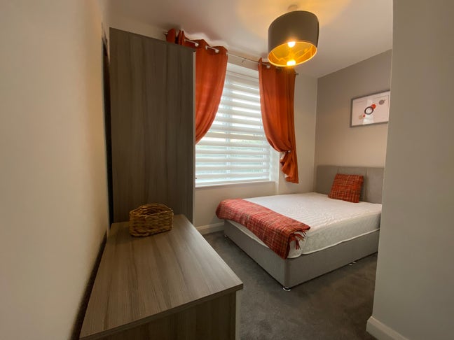Lovely ensuite room - Great Location! Main Photo