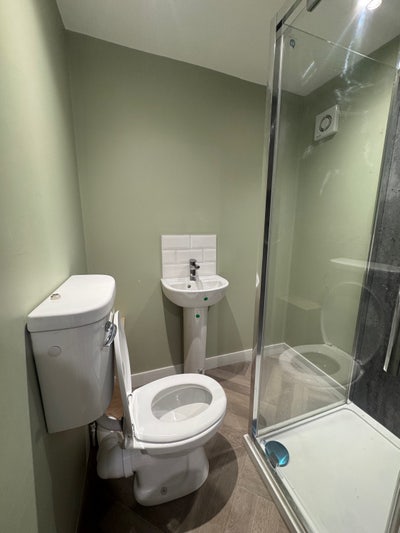 Studio Flats available in the Middle of HS Main Photo