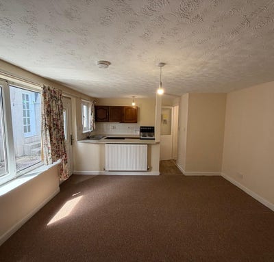 Spacious Studio Flat Main Photo