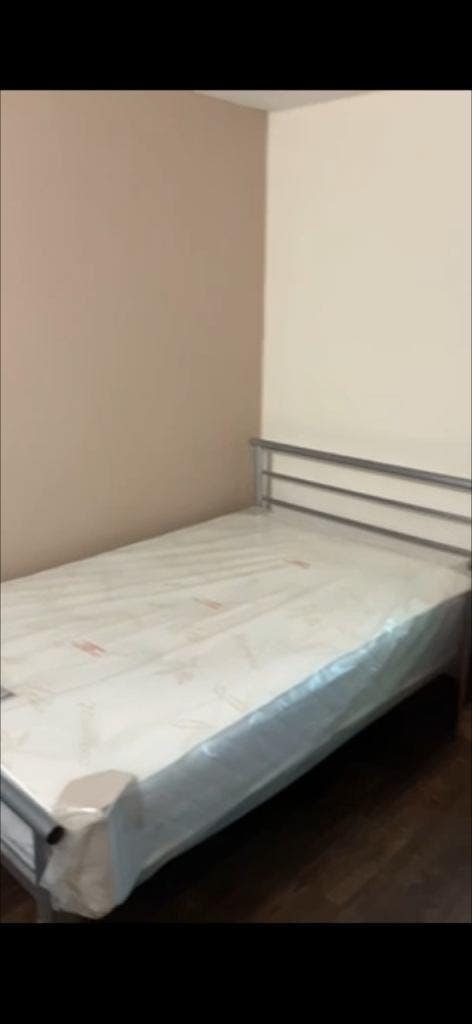 A Spacious  3 doule room in  LS4 Main Photo