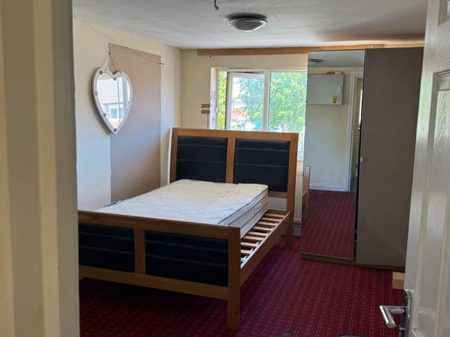 A Spacious 8 Ensuite rooms located at SM69DE Main Photo