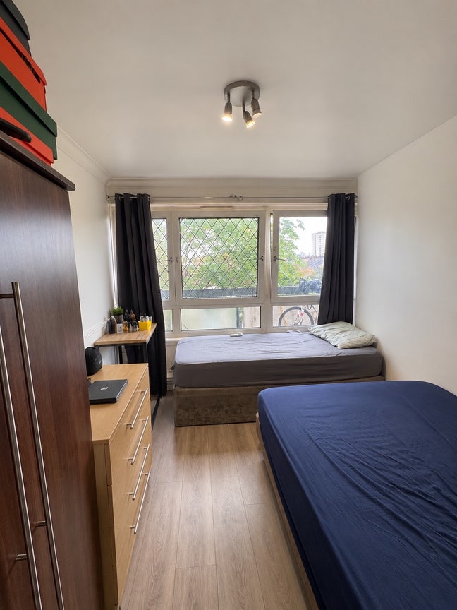 Nice room in Barons Court Main Photo