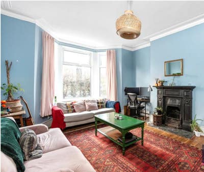 2 bedrooms available in flat Main Photo