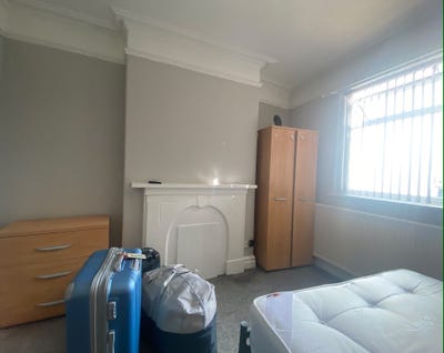 A large room in Chester Main Photo